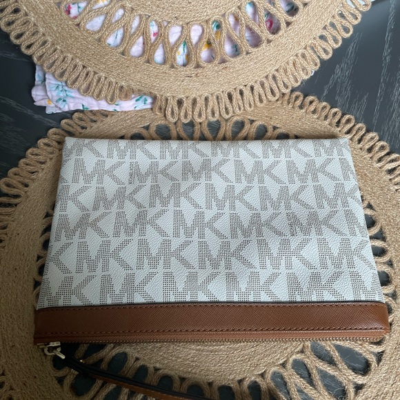 Michael Kors White and Tan Wristlet - Picture 3 of 5